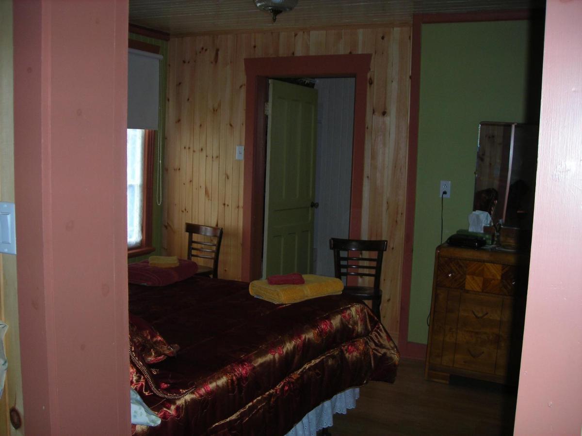 Gite Des Hauteurs Et Cafe De La Place Saint Zenon Номер фото